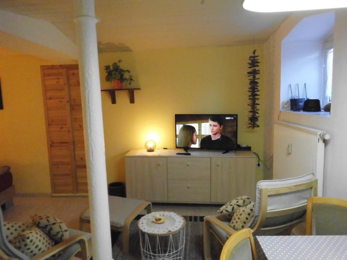 Regina Apartment *